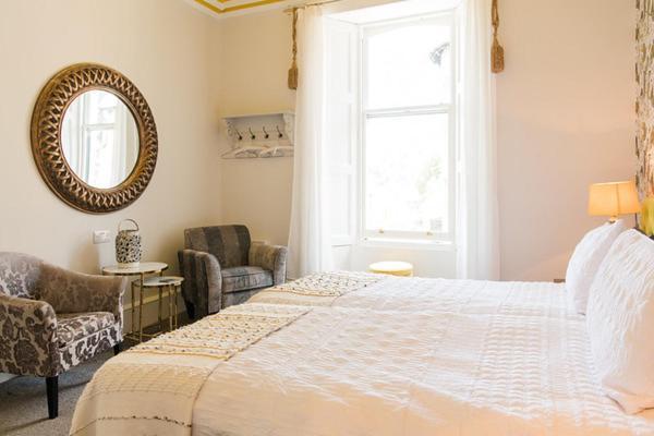 The Merryburn - Rooms And Courtyard Studios Данкельд Экстерьер фото